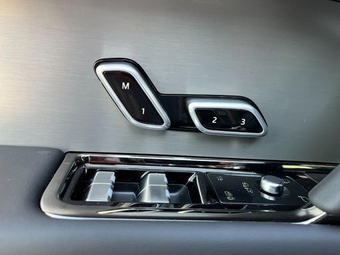 Used 2025 Land Rover Range Rover Sport SE image 29