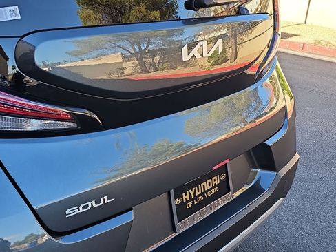 Used 2025 Kia Soul LX w/ LX Technology Package FWD image 11