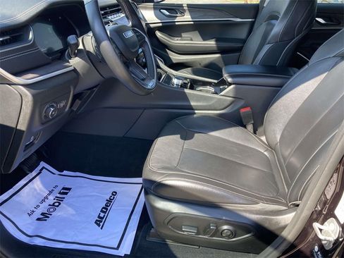 Used 2022 Jeep Grand Cherokee L Limited image 17