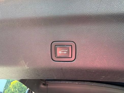 Used 2025 Chevrolet Tahoe LT AWD/4WD image 30