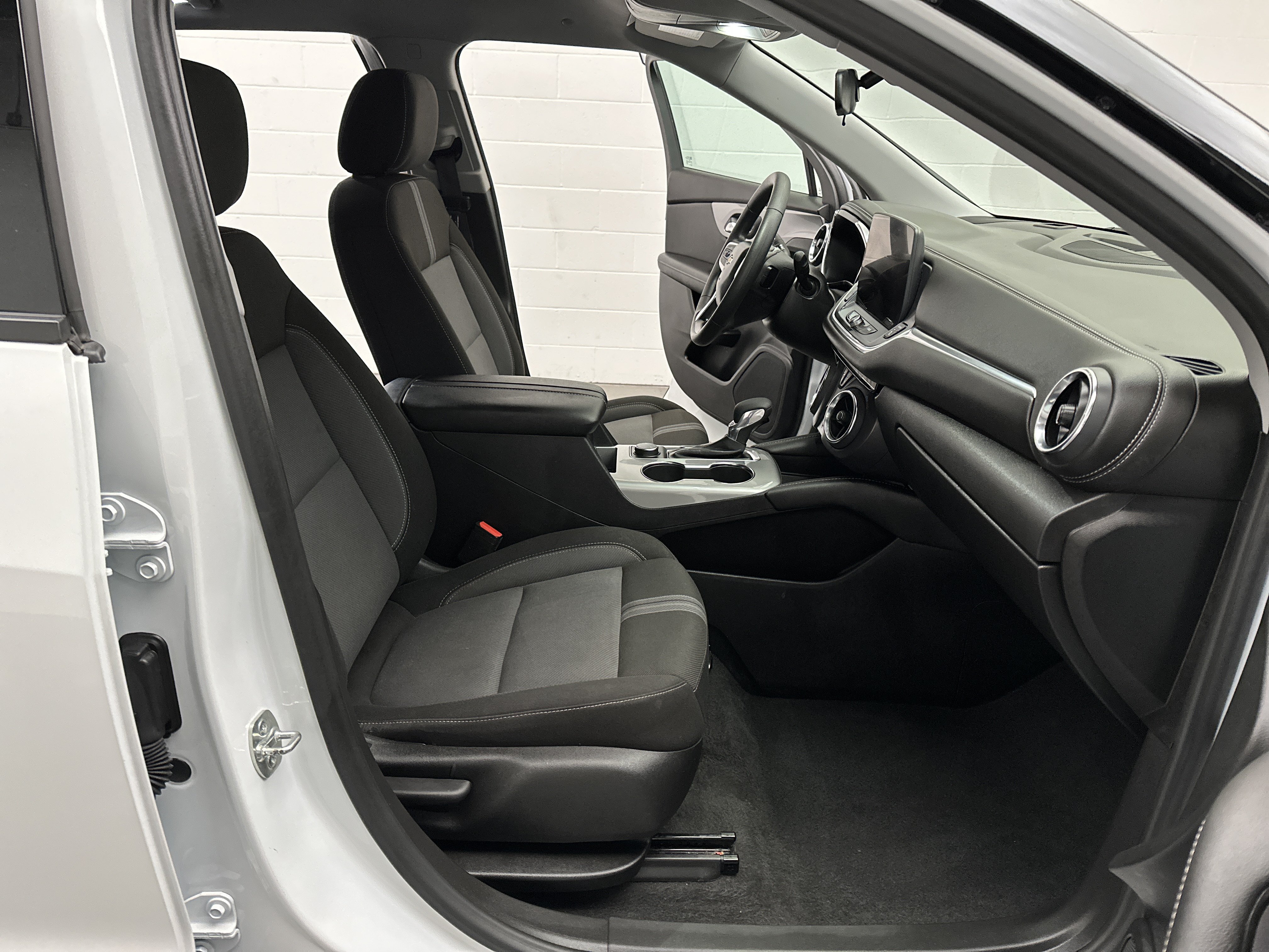 Used 2025 Chevrolet Blazer LT AWD/4WD image 19