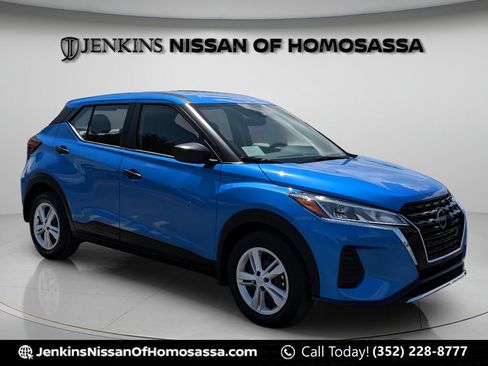 Certified 2025 Nissan Kicks Play S FWD image 11