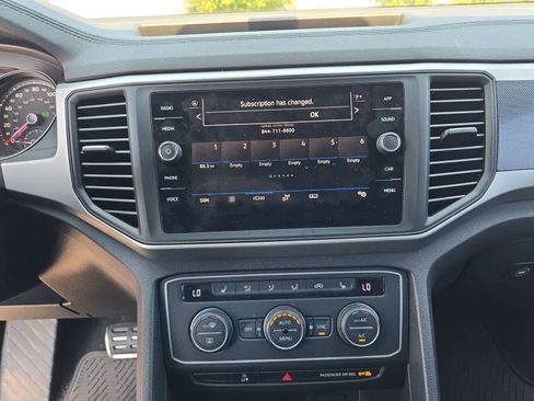 Used 2021 Volkswagen Atlas Cross Sport SE w/ Panoramic Sunroof Package FWD image 25