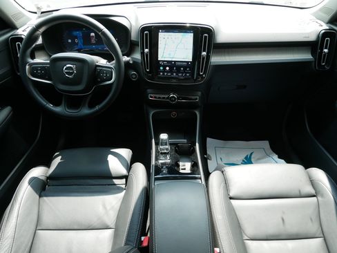 Used 2023 Volvo XC40 B5 Plus w/ Climate Package AWD/4WD image 10