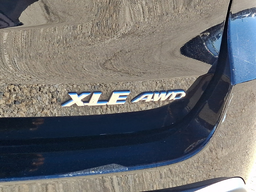 Used 2017 Toyota Highlander XLE AWD/4WD image 30