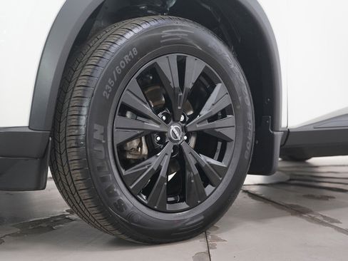 Used 2023 Nissan Rogue SV w/ SV Premium B Package image 31