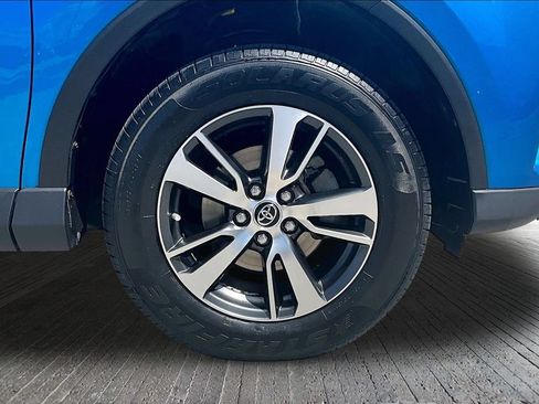 Used 2018 Toyota RAV4 XLE FWD image 10