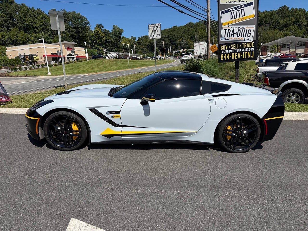 Used 2018 Chevrolet Corvette Stingray Coupe w/ 1LT RWD image 3