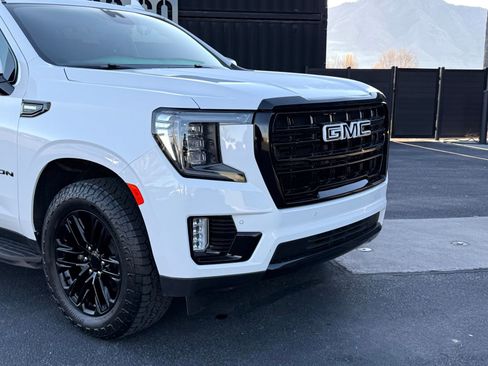 Used 2023 GMC Yukon XL SLE AWD/4WD image 3