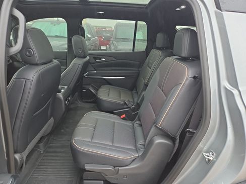 Used 2026 Chevrolet Traverse High Country AWD/4WD image 18