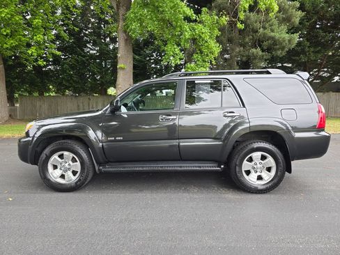 Used 2007 Toyota 4Runner SR5 AWD/4WD image 3