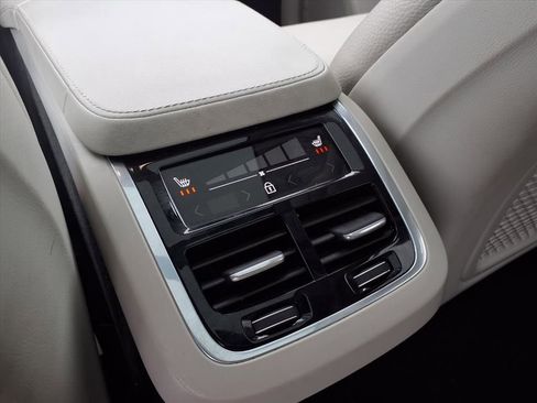 Used 2024 Volvo XC90 B6 Plus image 10