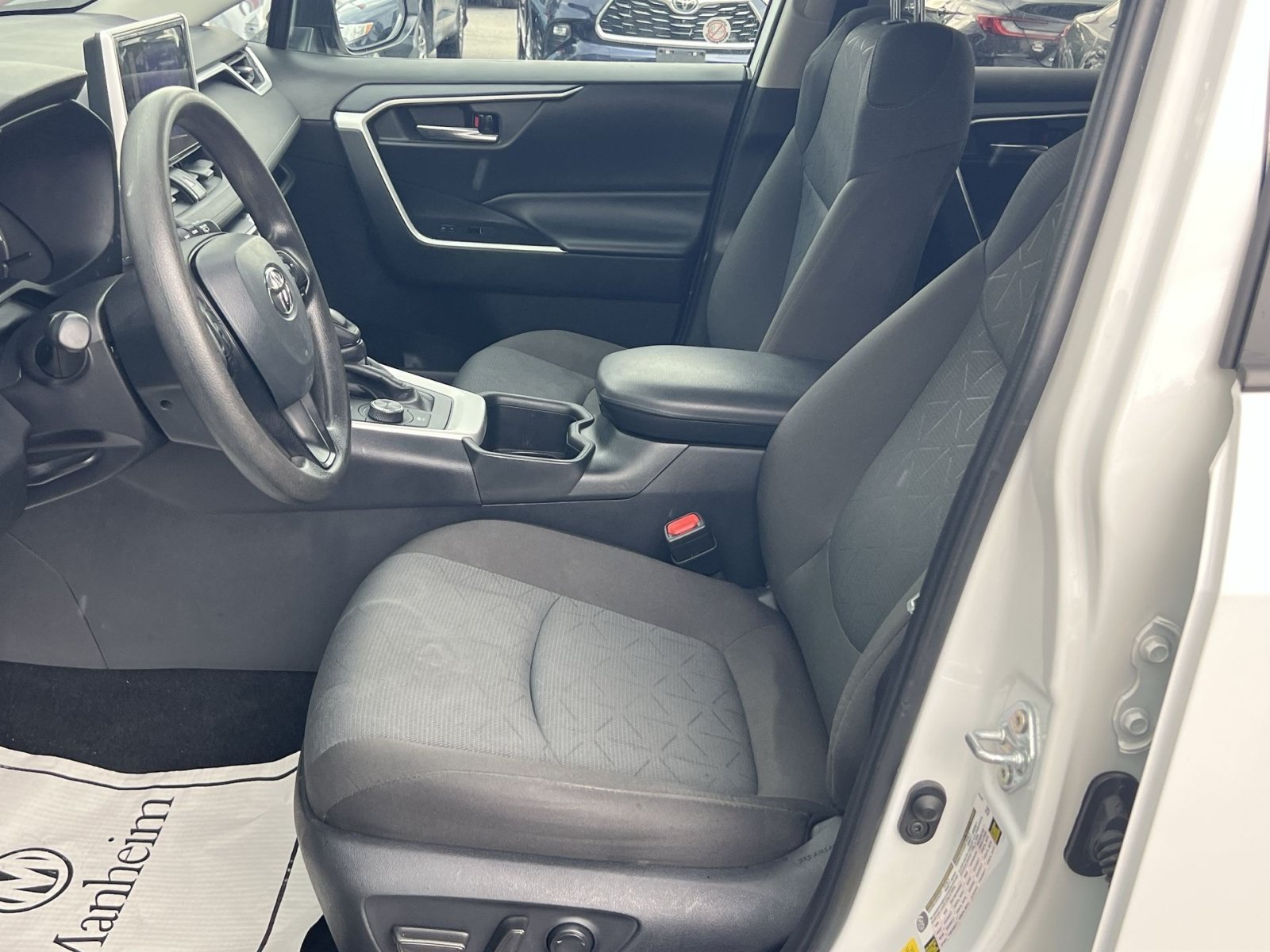 Used 2025 Toyota RAV4 XLE AWD/4WD image 13