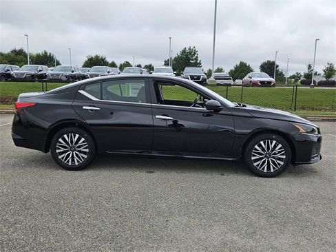 New 2025 Nissan Altima 2.5 SV image 14