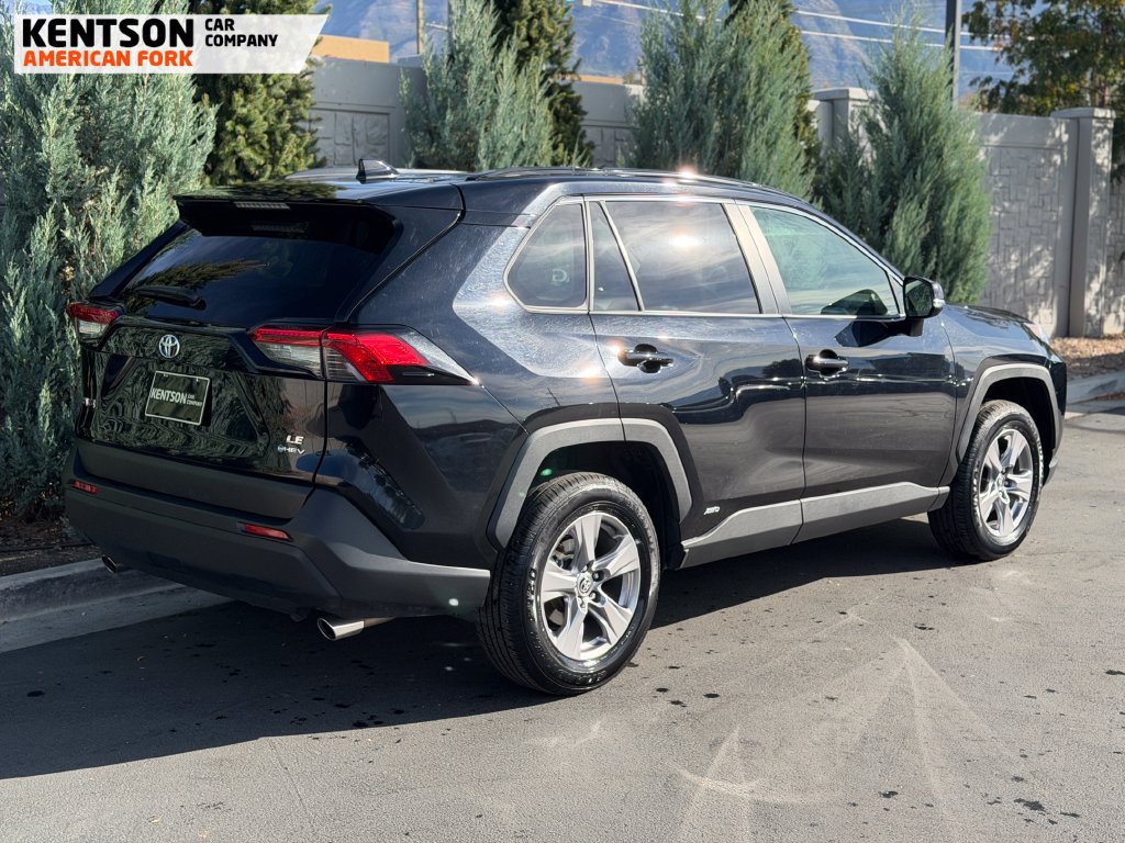 Used 2025 Toyota RAV4 LE AWD/4WD image 8