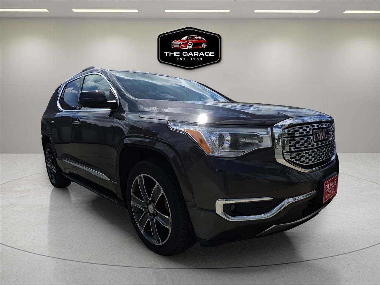 Used 2017 GMC Acadia Denali w/ Technology Package AWD/4WD image 8