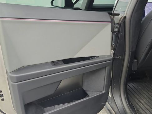 Used 2024 Tesla Cybertruck AWD Crew Cab image 32
