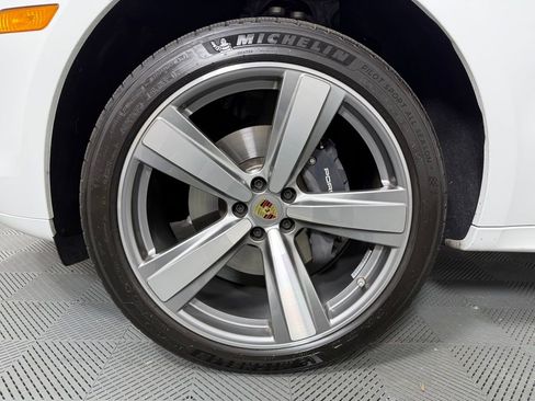 Certified 2026 Porsche Macan Turbo AWD/4WD image 11
