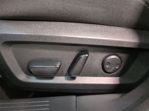 Used 2025 Nissan Rogue SV image 18