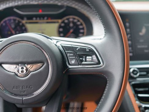 Used 2022 Bentley Flying Spur Plug-In Hybrid image 32