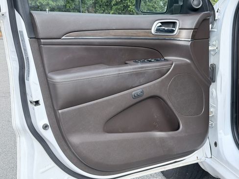 Used 2018 Jeep Grand Cherokee Overland AWD/4WD image 33