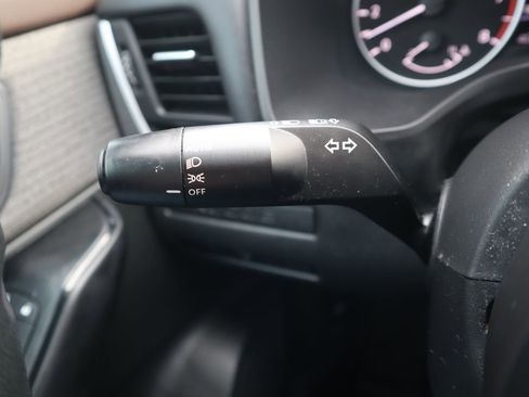 Used 2023 Nissan Rogue S image 21