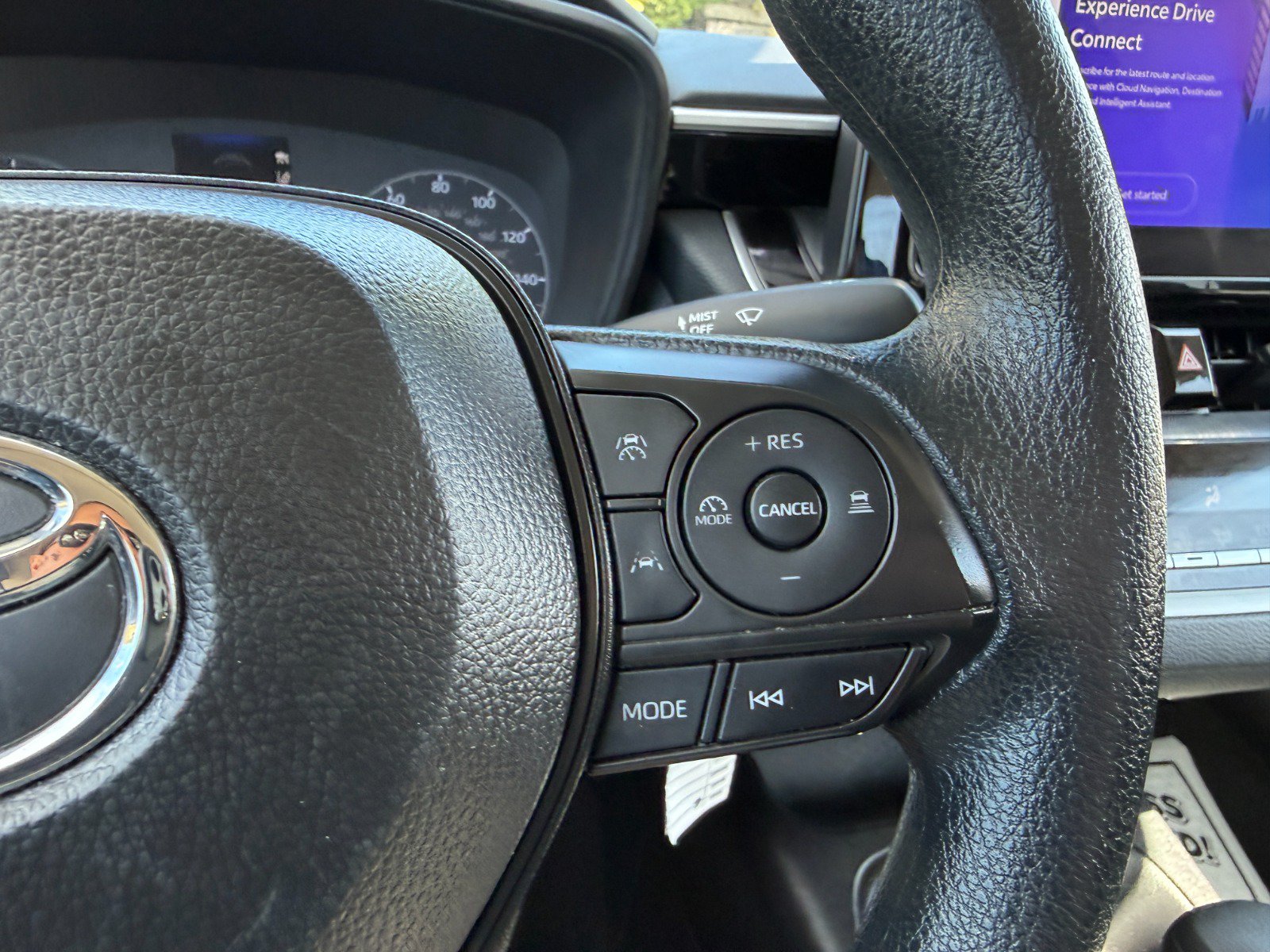 Used 2025 Toyota Corolla LE FWD image 25