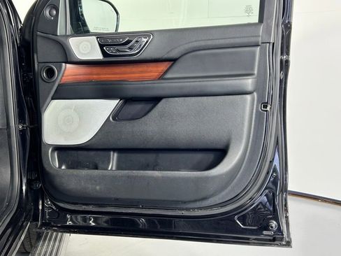 Used 2020 Lincoln Navigator L Reserve w/ Luxury Package AWD/4WD image 9