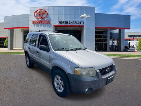Used 2007 Ford Escape XLT image 2