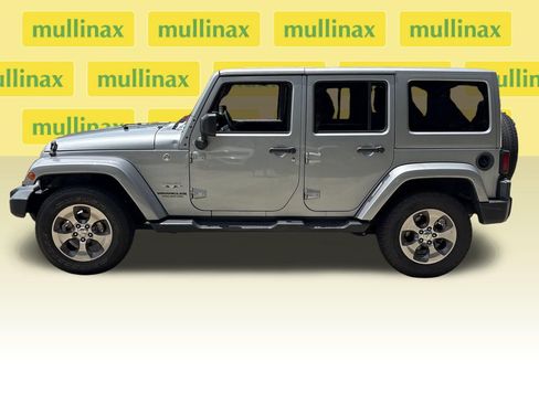 Used 2016 Jeep Wrangler Unlimited Sahara w/ Connectivity Group AWD/4WD image 11