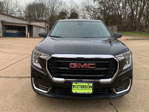 Used 2024 GMC Terrain SLE image 3
