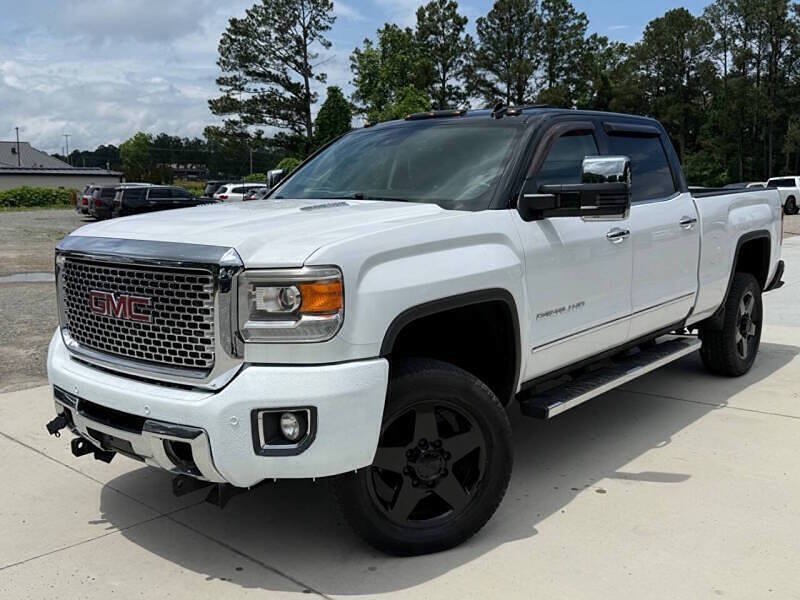 Used 2015 GMC Sierra 2500 Denali w/ Duramax Plus Package AWD/4WD image 3