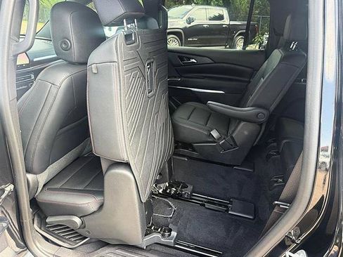 Used 2024 Chevrolet Traverse Z71 AWD/4WD image 20