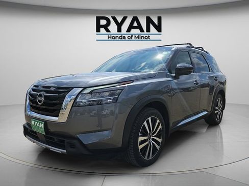 Used 2024 Nissan Pathfinder Platinum w/ Cargo Package AWD/4WD image 9