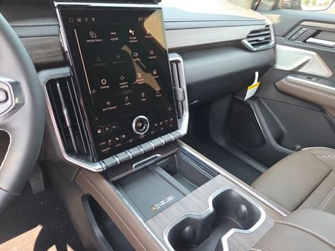 New 2026 GMC Acadia Denali Ultimate AWD/4WD image 36