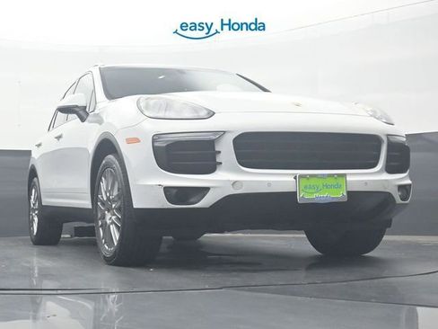 Used 2016 Porsche Cayenne w/ Premium Package AWD/4WD image 27