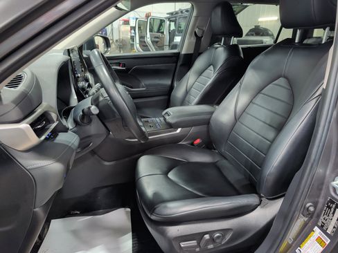 Used 2022 Toyota Highlander XLE image 7