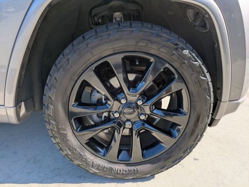 Used 2018 Jeep Grand Cherokee Altitude image 8