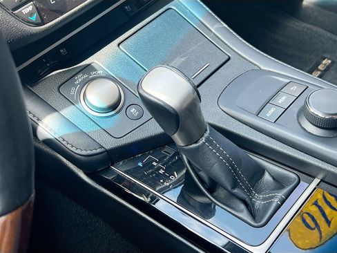 Used 2016 Lexus ES 350 w/ Premium Package w/Wood Trim FWD image 16