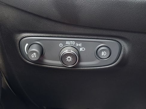 Used 2021 Chevrolet Equinox LT FWD image 22