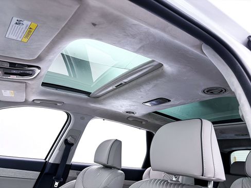 Used 2023 Hyundai Palisade Calligraphy image 3