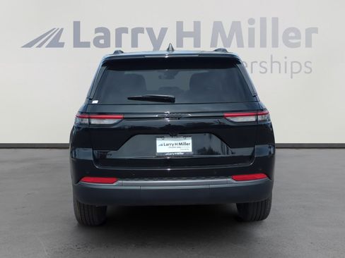 New 2026 Jeep Grand Cherokee Altitude AWD/4WD image 4