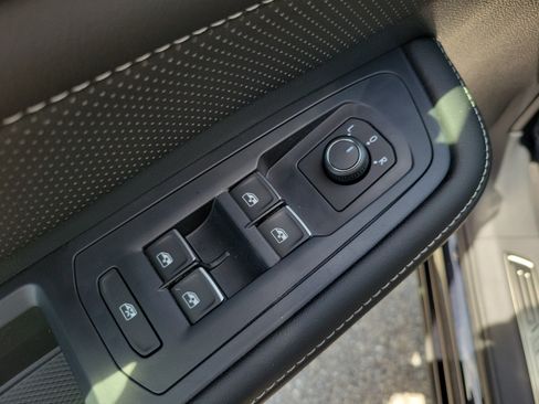 New 2026 Volkswagen Atlas SE FWD image 17