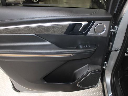 Used 2025 Buick Enclave Avenir image 24