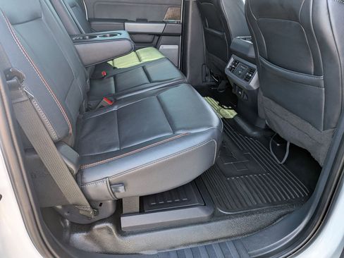 Used 2024 Ford F250 Lariat w/ Lariat Ultimate Package AWD/4WD image 33