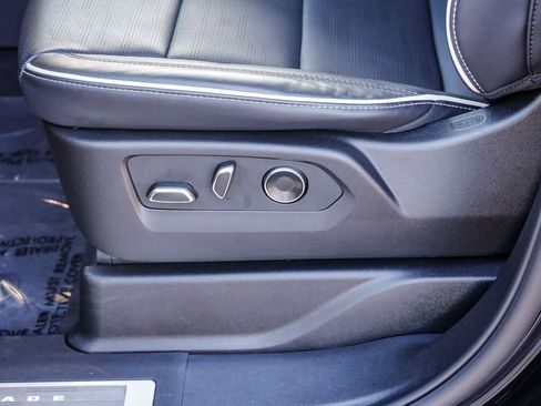 Used 2025 Cadillac Escalade Premium Luxury image 24