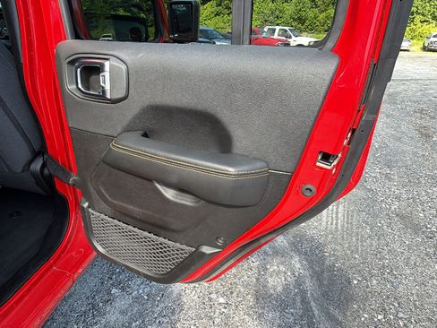 Used 2025 Jeep Wrangler Unlimited Sahara w/ Safety Group AWD/4WD image 22