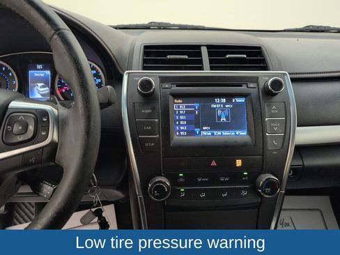 Used 2016 Toyota Camry SE image 17