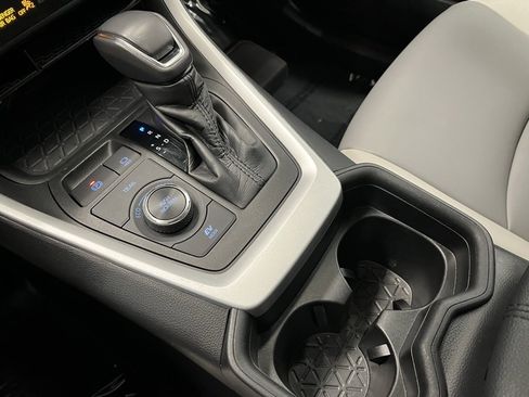 Used 2021 Toyota RAV4 XLE Premium image 7