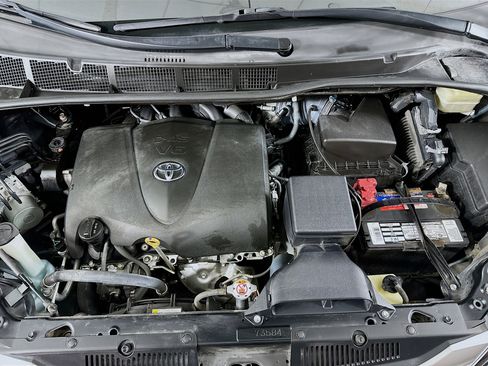 Used 2017 Toyota Sienna Limited Premium image 35